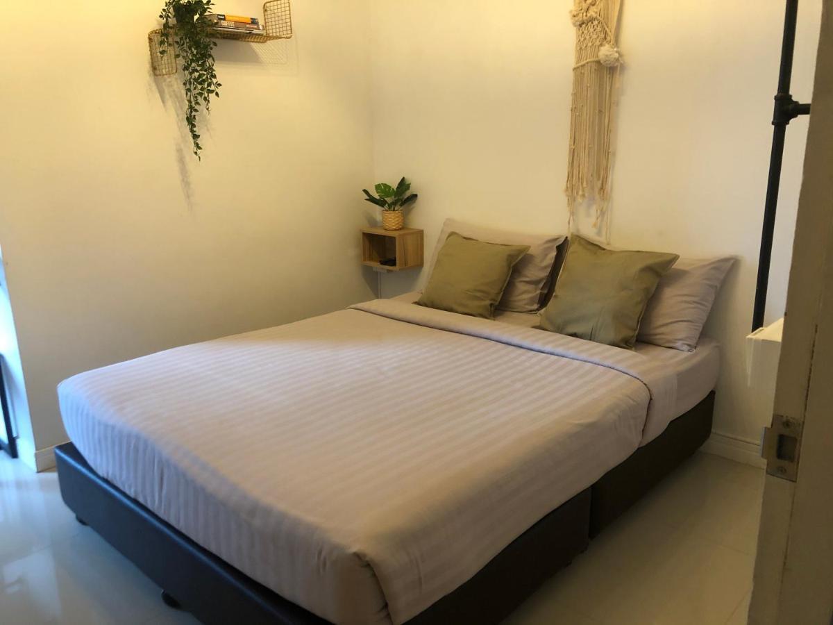 Samed Big Whale Hostel Rayong Bagian luar foto
