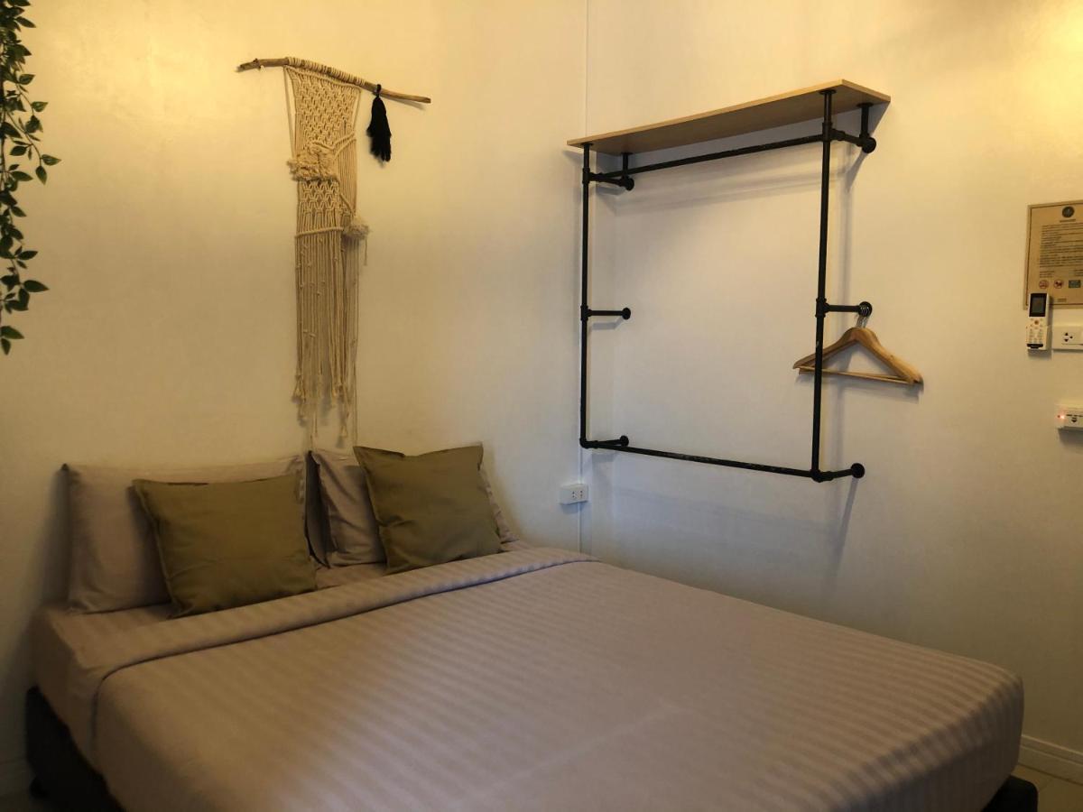 Samed Big Whale Hostel Rayong Bagian luar foto