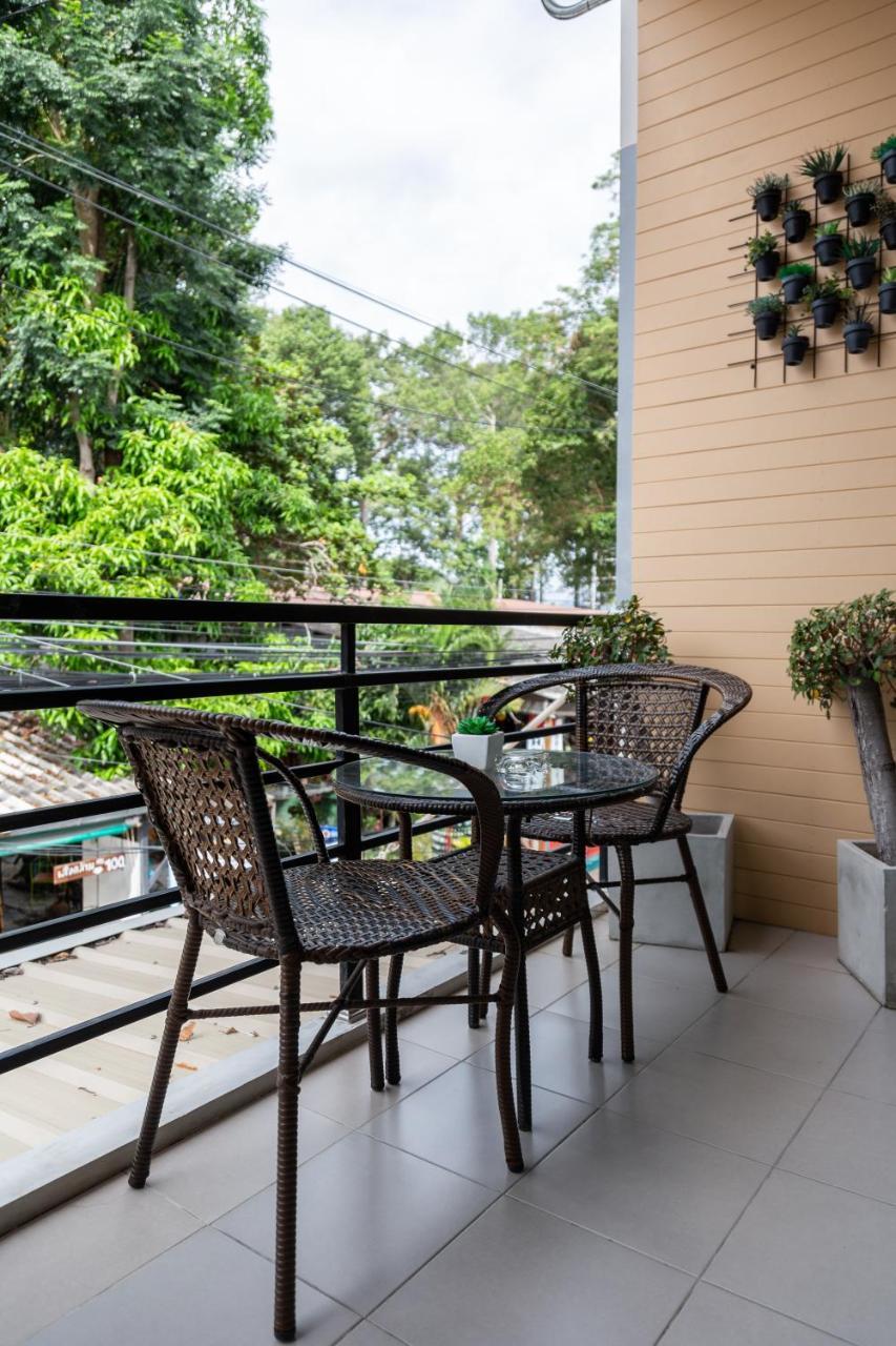 Samed Big Whale Hostel Rayong Bagian luar foto