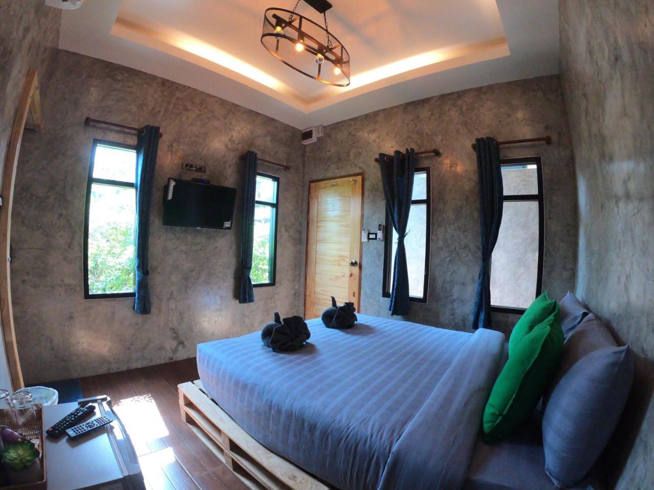 Samed Big Whale Hostel Rayong Bagian luar foto