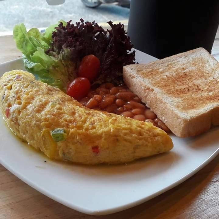 Samed Big Whale Hostel Rayong Bagian luar foto